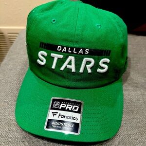NEW with tags never worn Dallas stars adjustable fit hat .
Unisex fit